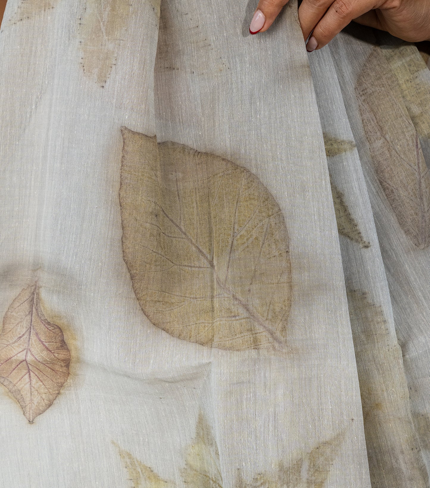Mix Leaves Pallu with Boarder Ash Grey Cotton Saree (Hand Dyed With Iron Ore)