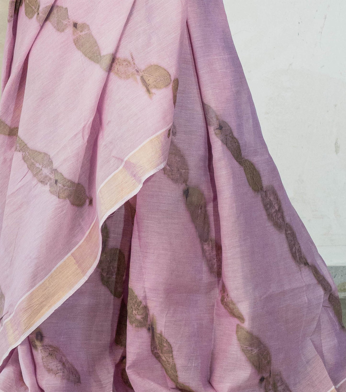 Eucalyptus leaves on All Over Lehariya Style Soft Lilac Cotton Saree (Hand Dyed With Jamun Extract)