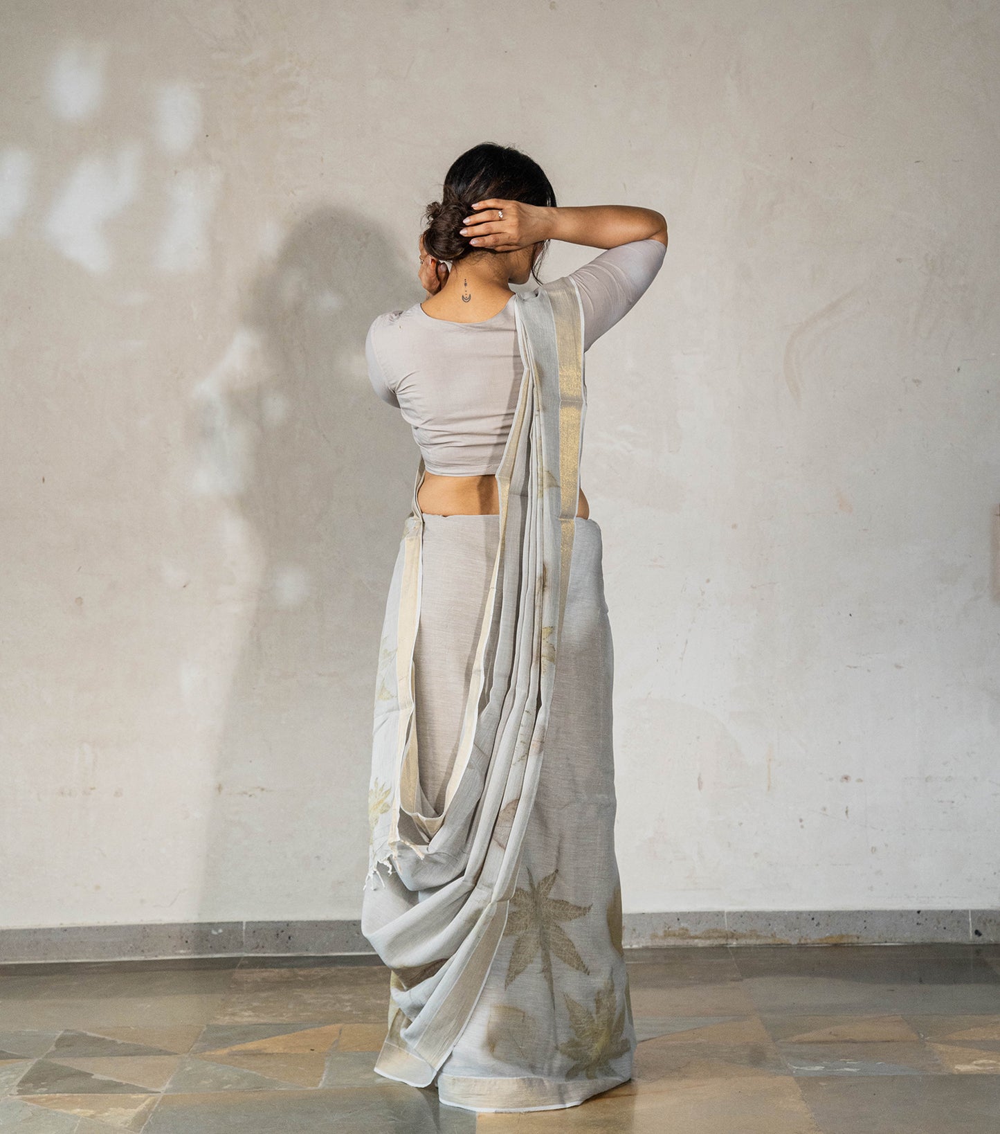 Mix Leaves Pallu with Boarder Ash Grey Cotton Saree (Hand Dyed With Iron Ore)
