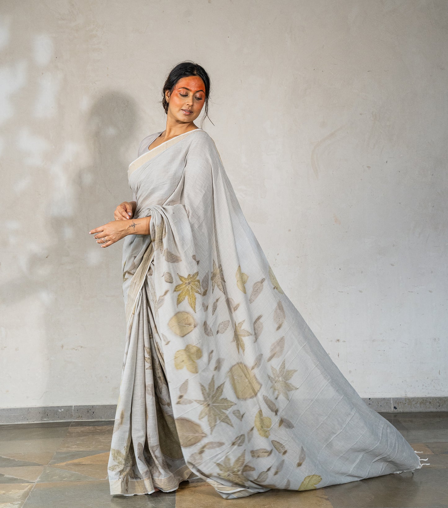 Mountains (Triangle) Design Teak Wood Leaves Ash Grey Cotton Saree (Hand Dyed With Iron Ore)