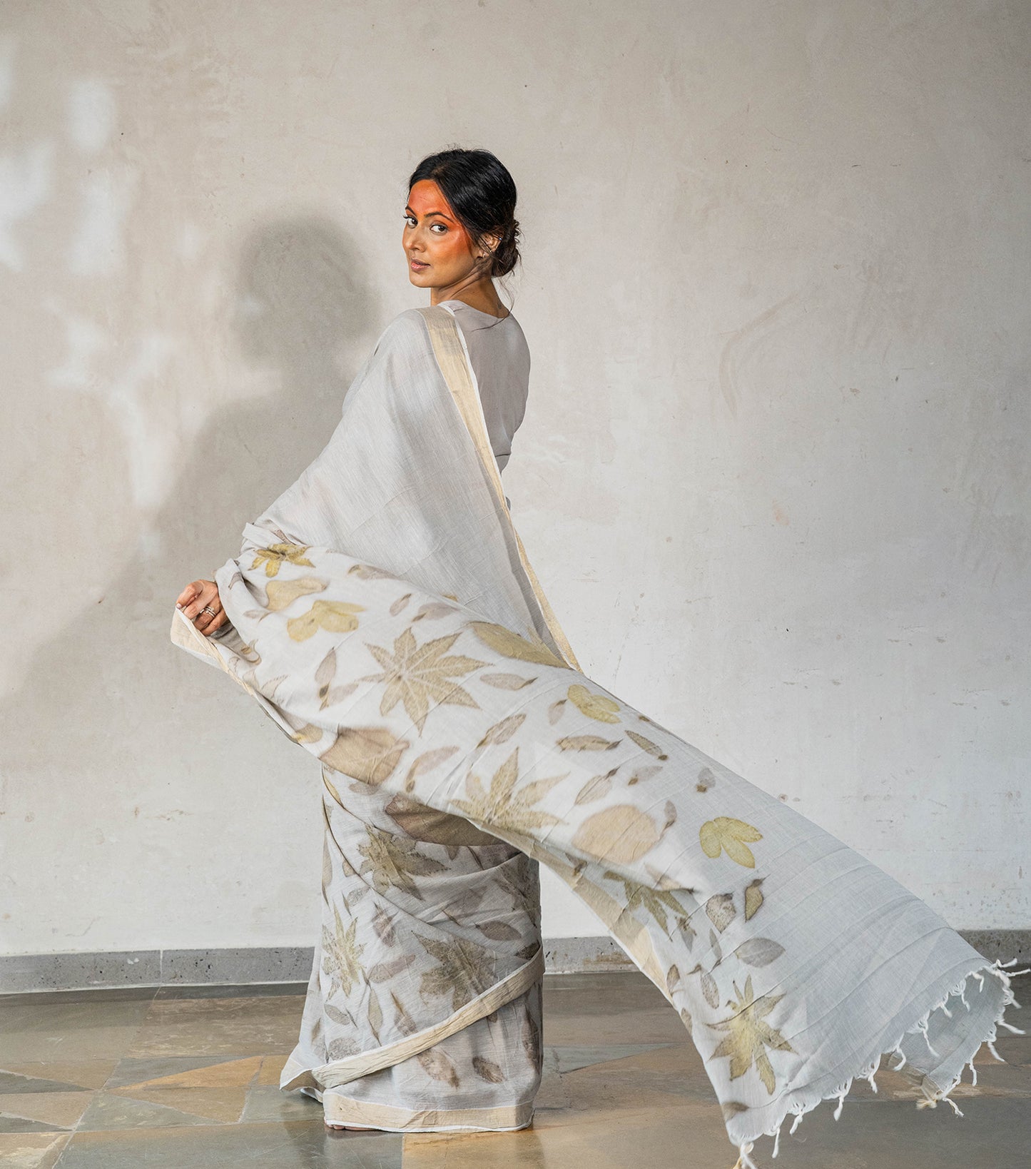 Mountains (Triangle) Design Teak Wood Leaves Ash Grey Cotton Saree (Hand Dyed With Iron Ore)
