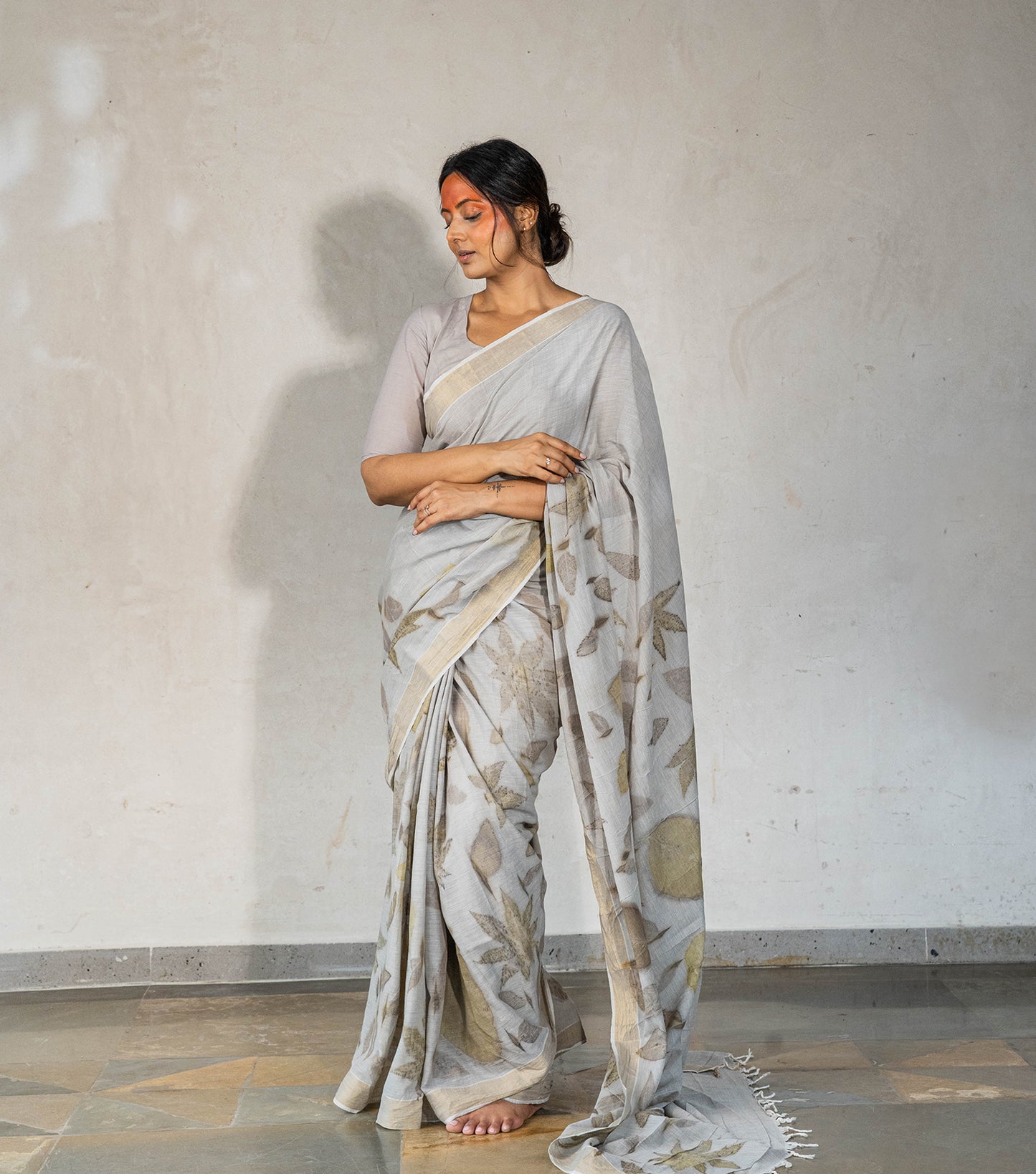 Mountains (Triangle) Design Teak Wood Leaves Ash Grey Cotton Saree (Hand Dyed With Iron Ore)