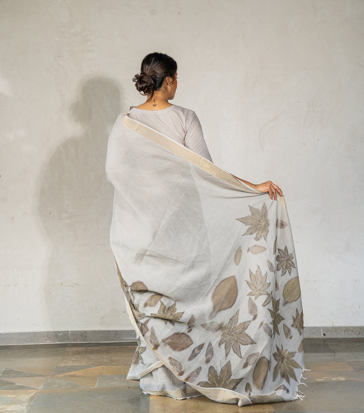 Castor & Teak Leaves Pallu with Boarder Ash Grey Cotton Saree (Hand Dyed With Iron Ore)